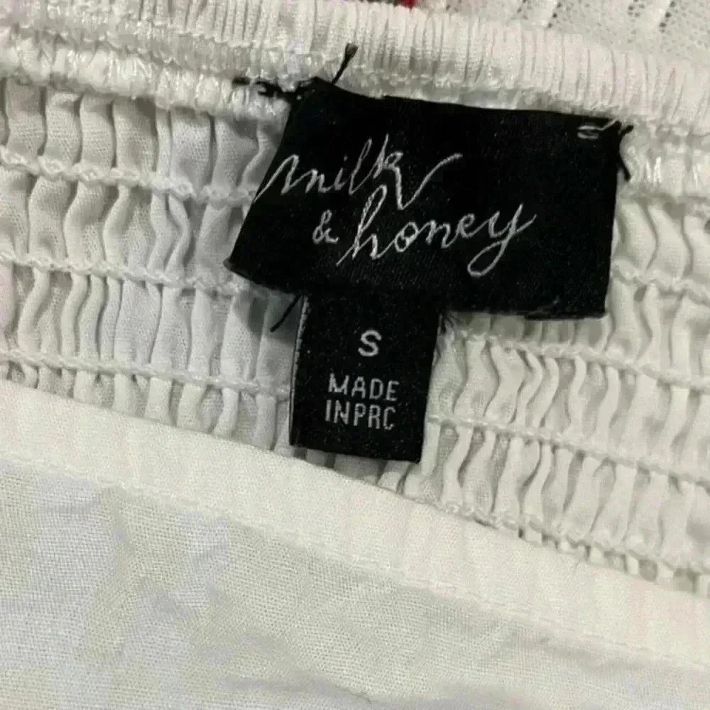 Milk & Honey Rouched Square Neck Puffed Sleeve TSO white top size small - Picture 6 of 7